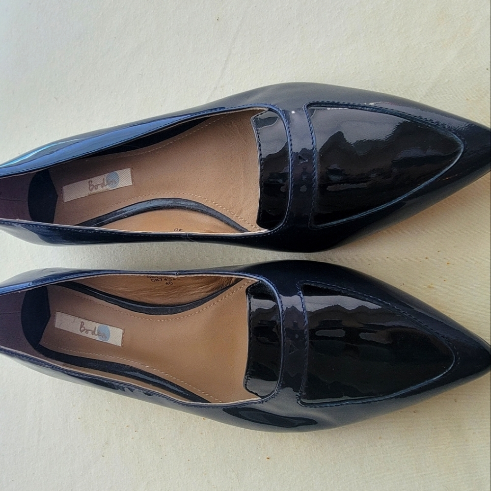 Brand New- never worn Boden pointed toe flats